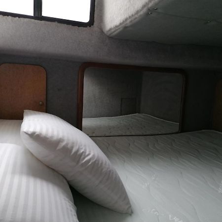 Sejour Insolite Sur Un Yacht. Bateau Hotel A Quai. Ла-Рошель Екстер'єр фото