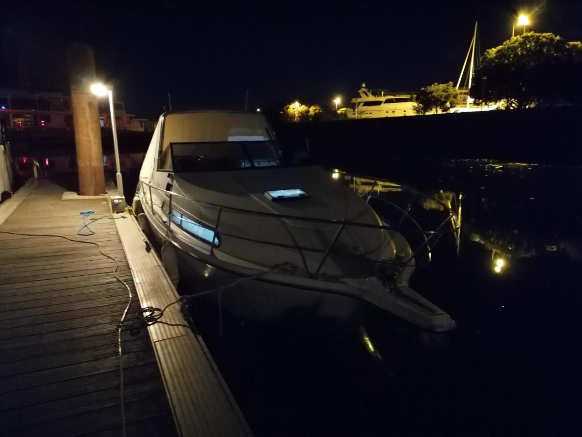 Sejour Insolite Sur Un Yacht. Bateau Hotel A Quai. Ла-Рошель Екстер'єр фото